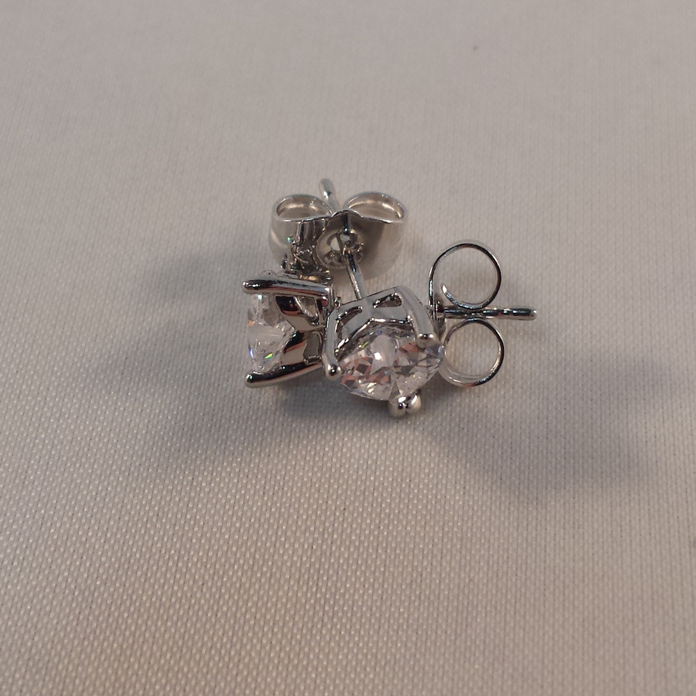 18K White Gold Filled Silver Heart Zircon Diamond Stud Earrings 6mm - Picture 3 of 4